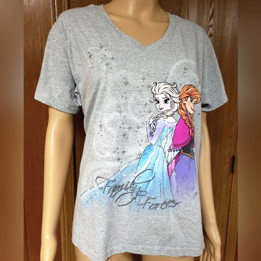 Womens XL Disney Frozen Anna & Elsa Family Forever Gray V-Neck Short Sleeve Top